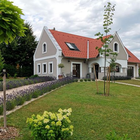 Villa Tilia Vászoly Buitenkant foto